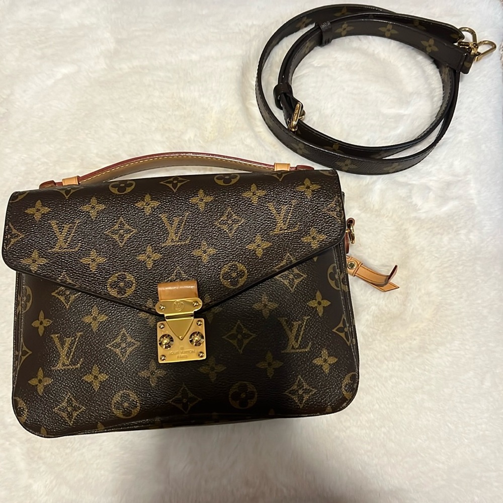 Authentic Louis Vuitton  M44875
Pochette Métis